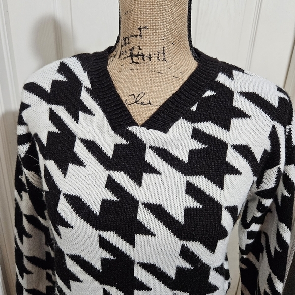 Girls Self Esteem Black and White Print Sweater Size 16 - Picture 2 of 11